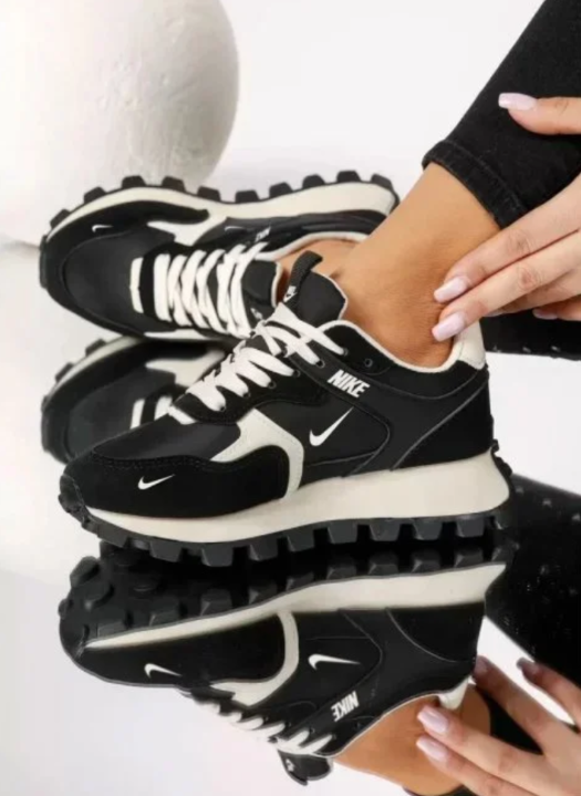 Nike® női tornacipő