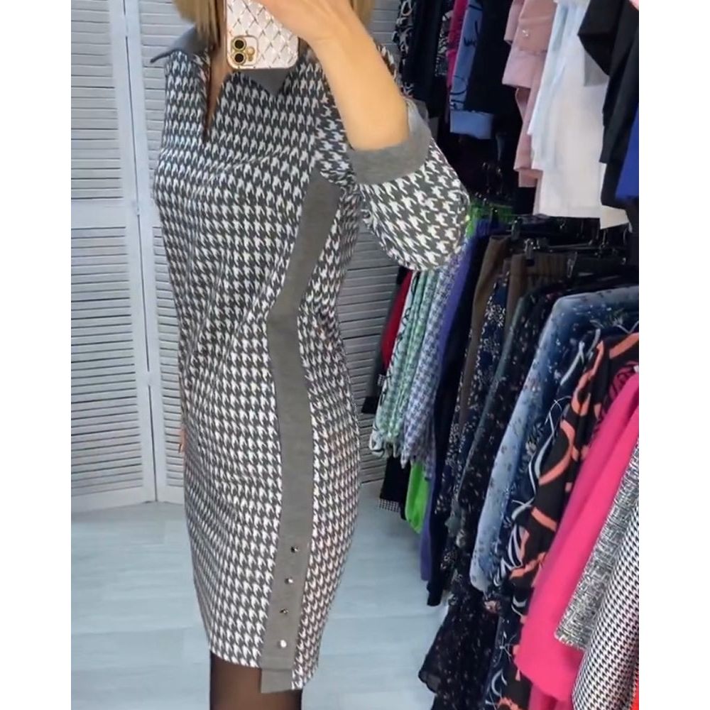 Kockás ruha hosszú ujjal és zsebekkel