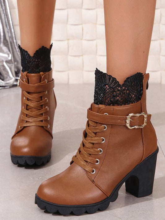 Vaskos sarkú csizma vintage csipkével