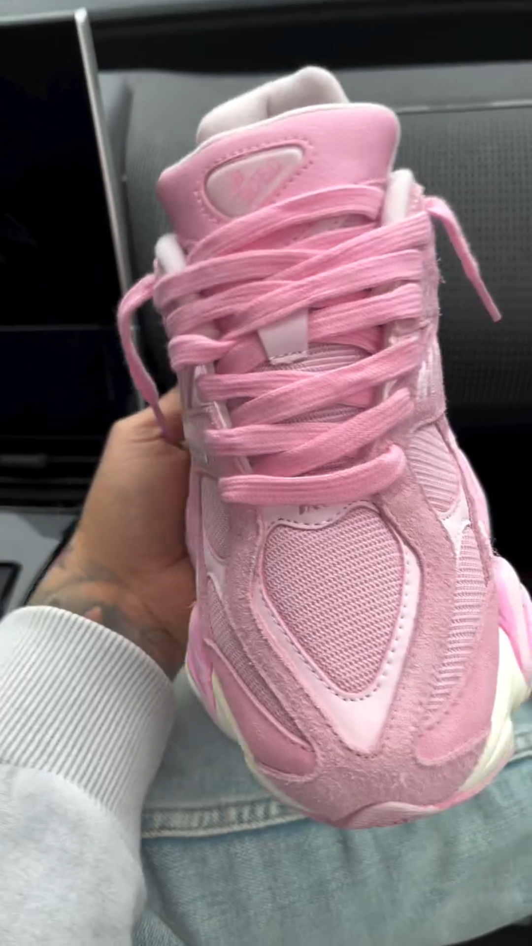 Légáteresztő velúr sportcipők