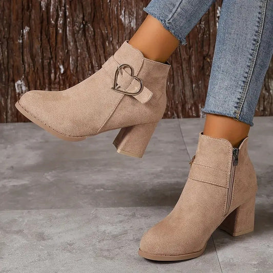 Női rövid cipő tömbsarkúval