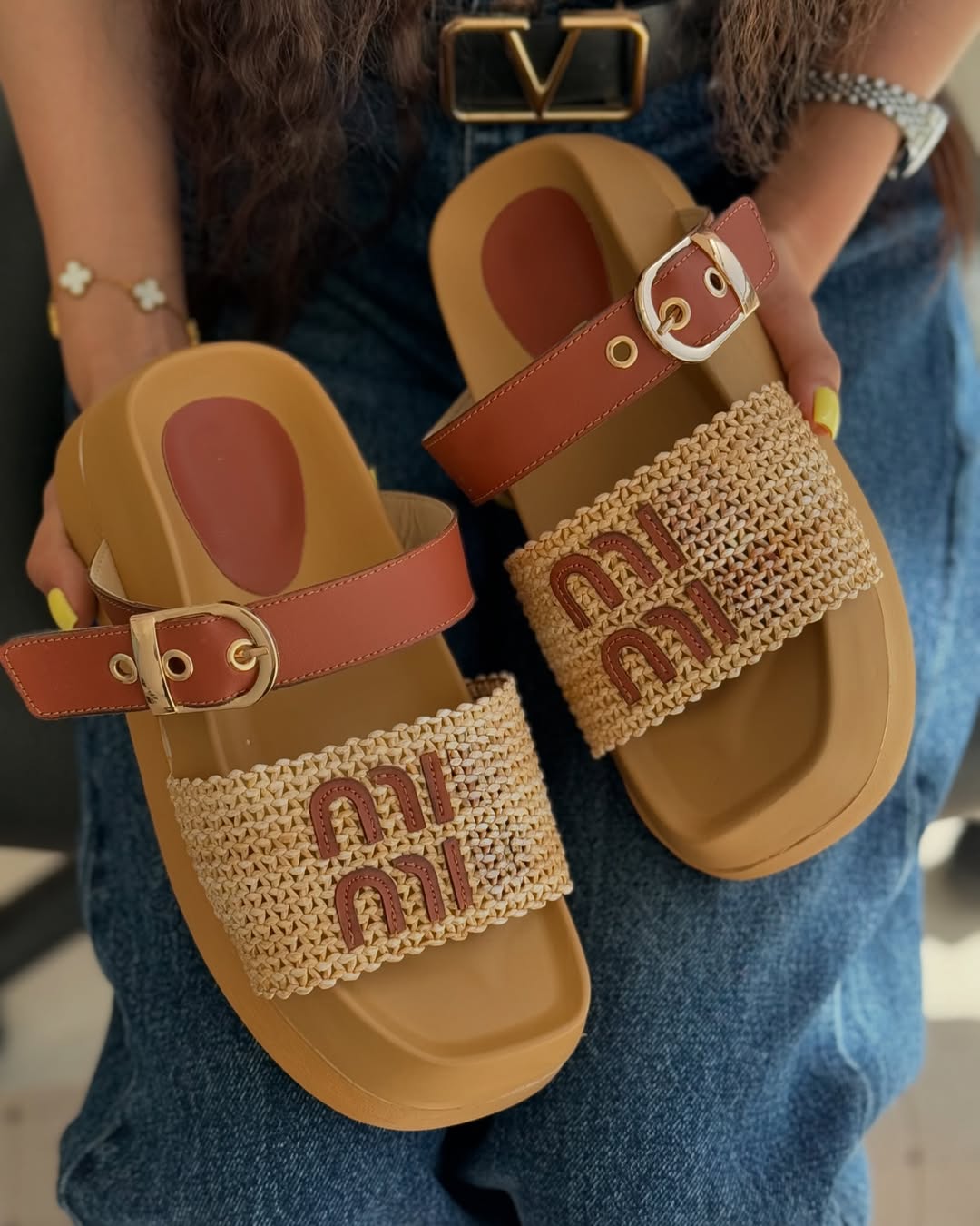 MADINGI MOTERIŠKI VASARINIAI SANDALAI SU STORU PADU PAPLŪDIMIO ATOSTOGOMS