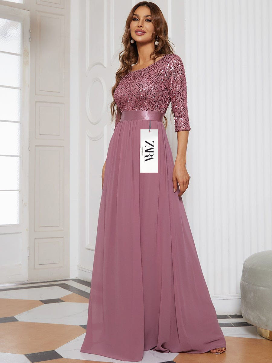 Elegáns, flitteres ruha hosszú ujjal és kerek nyakkivágással