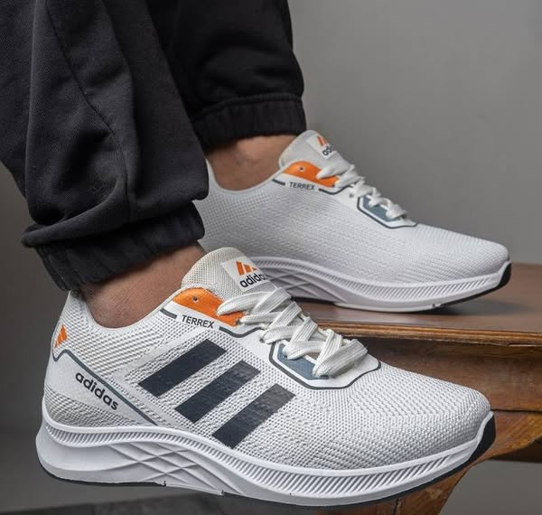 Kényelmes Adidas® 2025 cipők