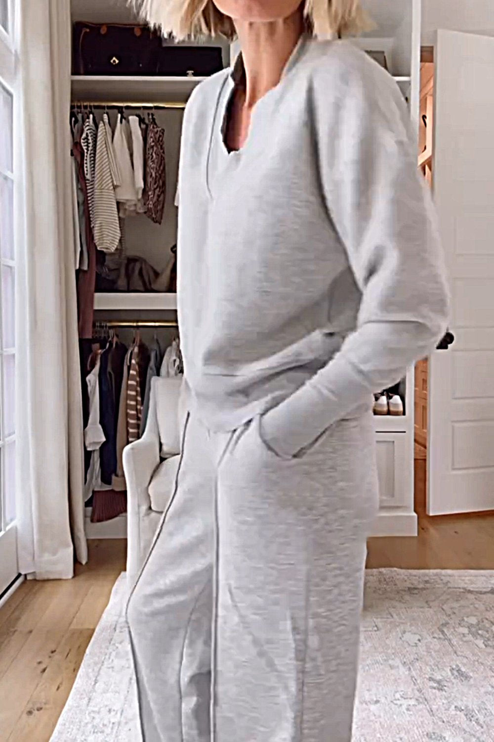 Női egyszínű V-nyakú kétrészes felső és nadrág szett