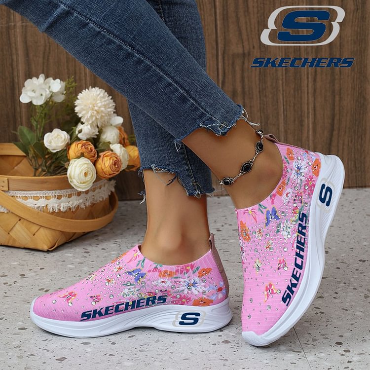 LÉLEGZŐ ÉS KÉNYELMES SKECHERS® NŐI ÉKCIPŐK PUHA TALPAL