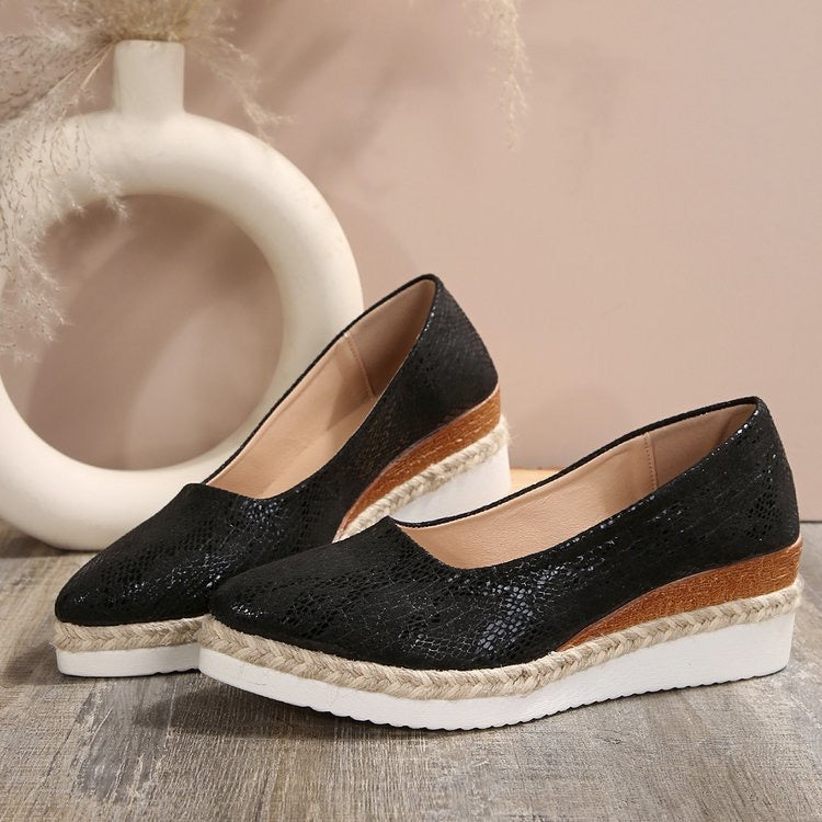 Elegáns női mokaszin vastag ékekkel