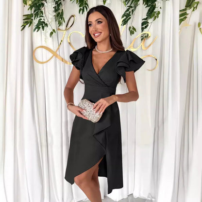 Szexi és testhezálló ruha rövid ujjal és V-nyakú