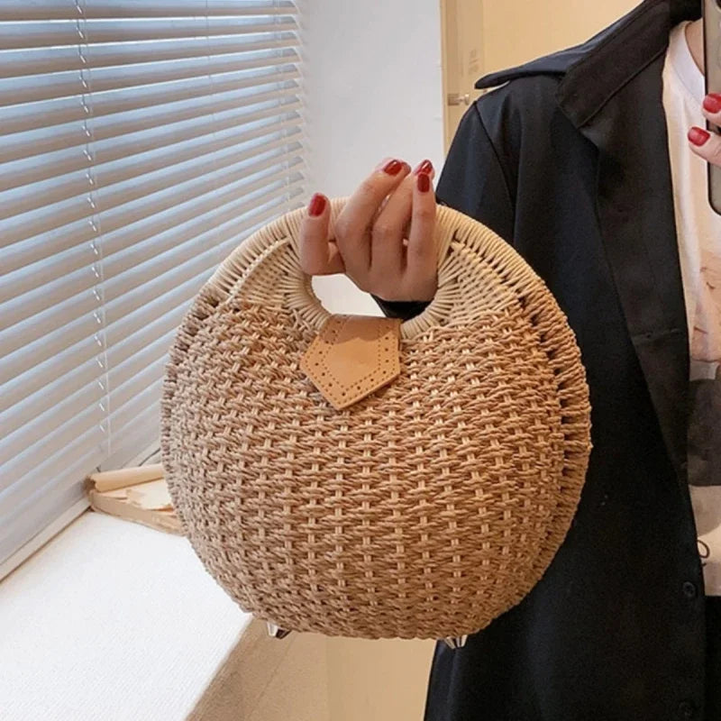 EZ A KORLÁTOZOTT KIADÁSÚ KÖRNYEZETBARÁT RATTÁN SZALMATÁSKA