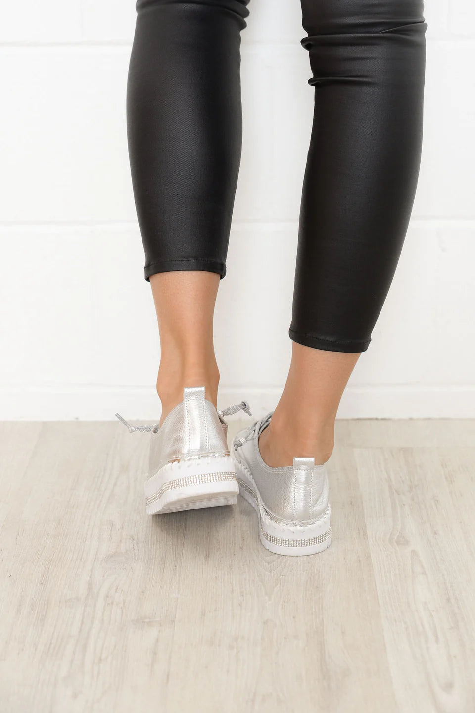 Kristályezüst bőr tornacipők - 50% kedvezmény korlátozott ideig