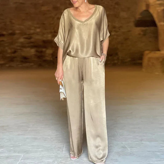 Elegáns női öltöny