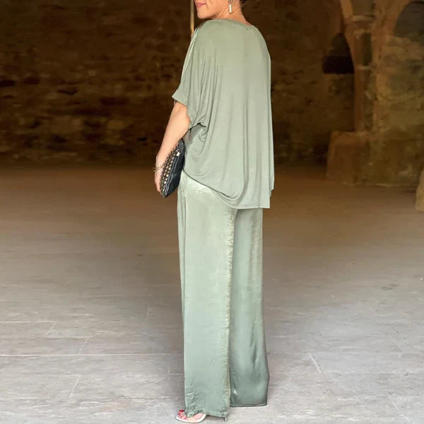 Elegáns női öltöny