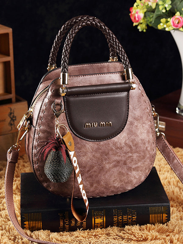 Kerek formájú vintage bőrtáskák, bojtokkal. Válltáska