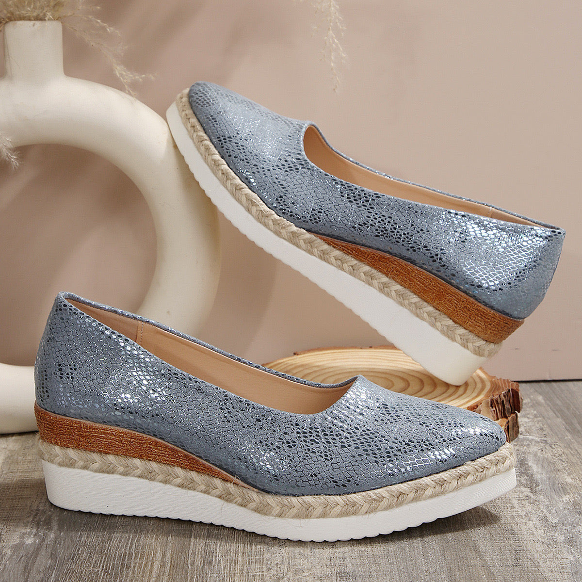 Elegáns női mokaszin vastag ékekkel