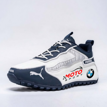Puma versenystílusú cipők, amelyek a Moto Sport és a BMW elemeit ötvözik.