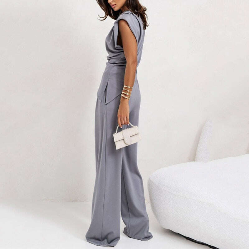 Elegáns, egyrészes szett nőknek