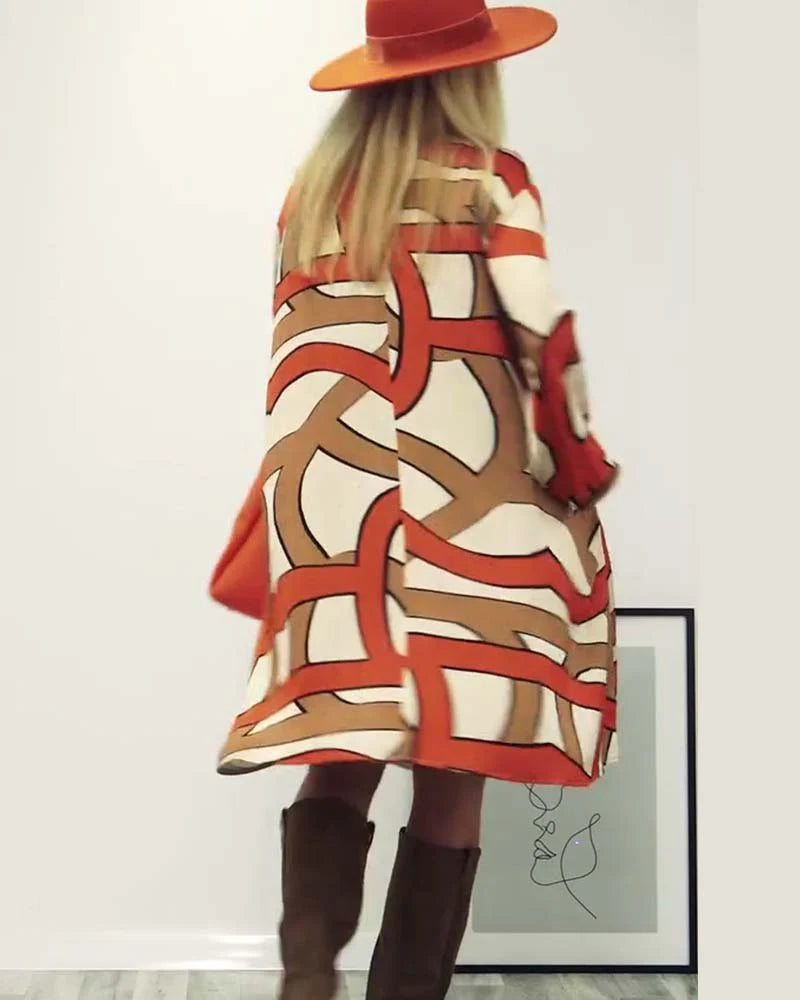 A ruha kerek nyakkivágással van nyomva