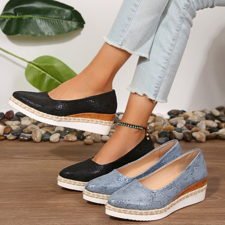 Elegáns női mokaszin vastag ékekkel