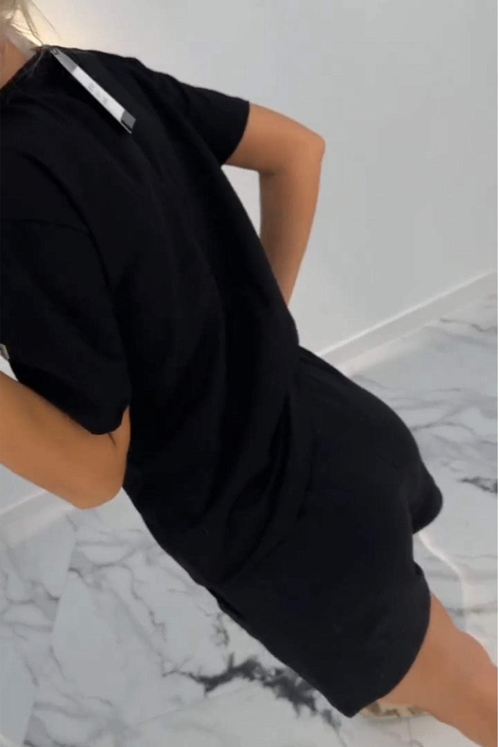 Dviejų dalių moteriškas ryškaus rašto viršus ir šortai