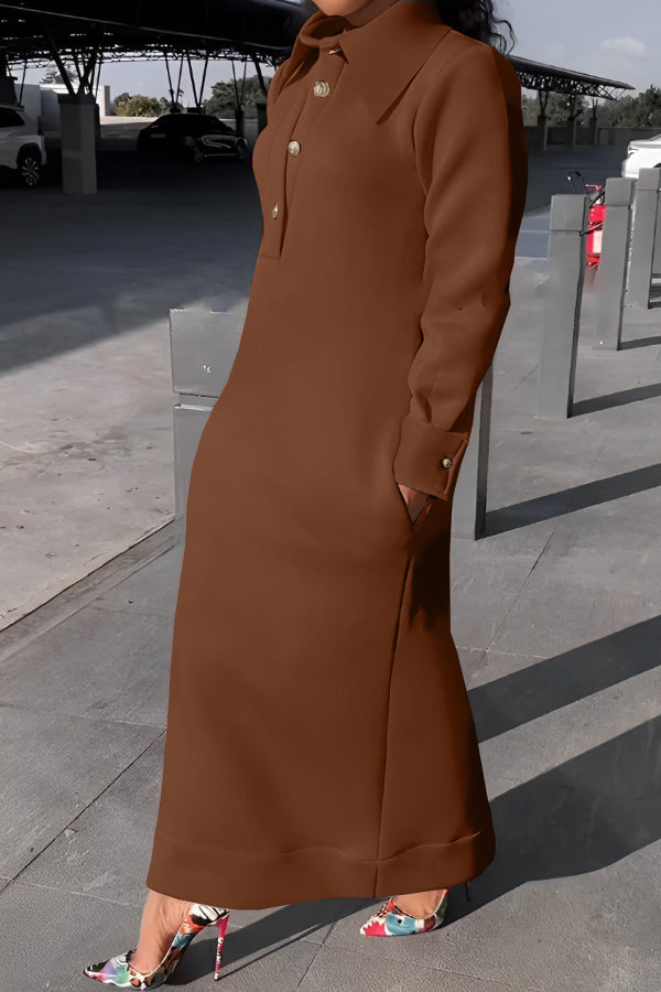 Alkalmi, egyszínű hajtókás félgombos ruha