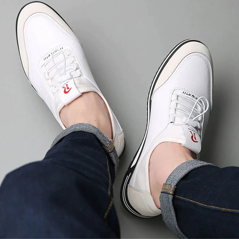 LÉLEGZŐ, CSÚSZÁSMENTES FÉRFI VEZETŐCIPŐ