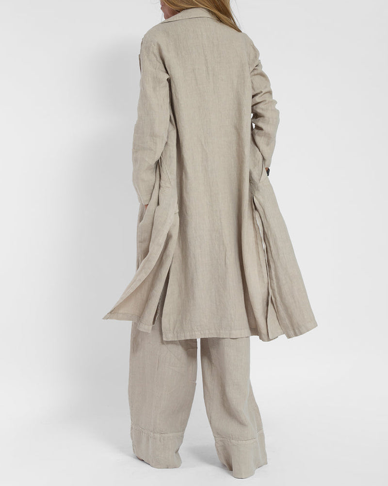 Alkalmi karcsúsított, hosszú gallérú kabát füles zsebekkel