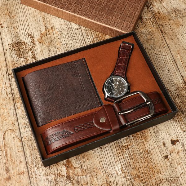 Modern övek, pénztárcák és órák készlete