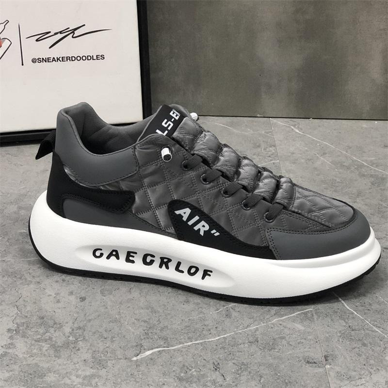 ÚJ SZABADIDŐ UNIVERZÁLIS VASTAGTALP FÉRFI tornacipő