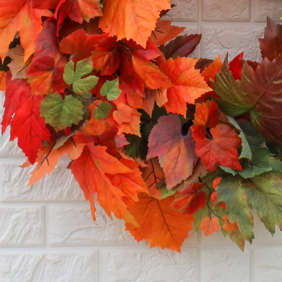 28-PALČNI VENEC ZA SPREDNJA VRATA IZ ORANŽNEGA IN ZELENEGA OMBRE JAVORJEVEGA LISTA