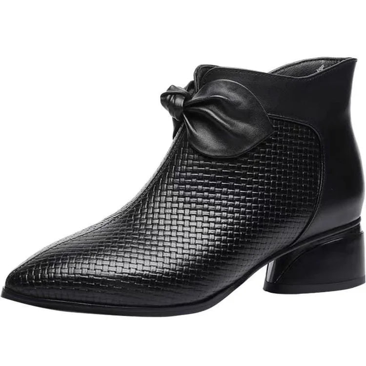 Női divat, valódi bőrből készült magassarkú cipő