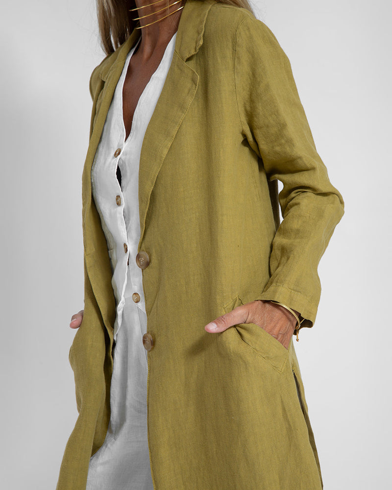 Alkalmi karcsúsított, hosszú gallérú kabát füles zsebekkel