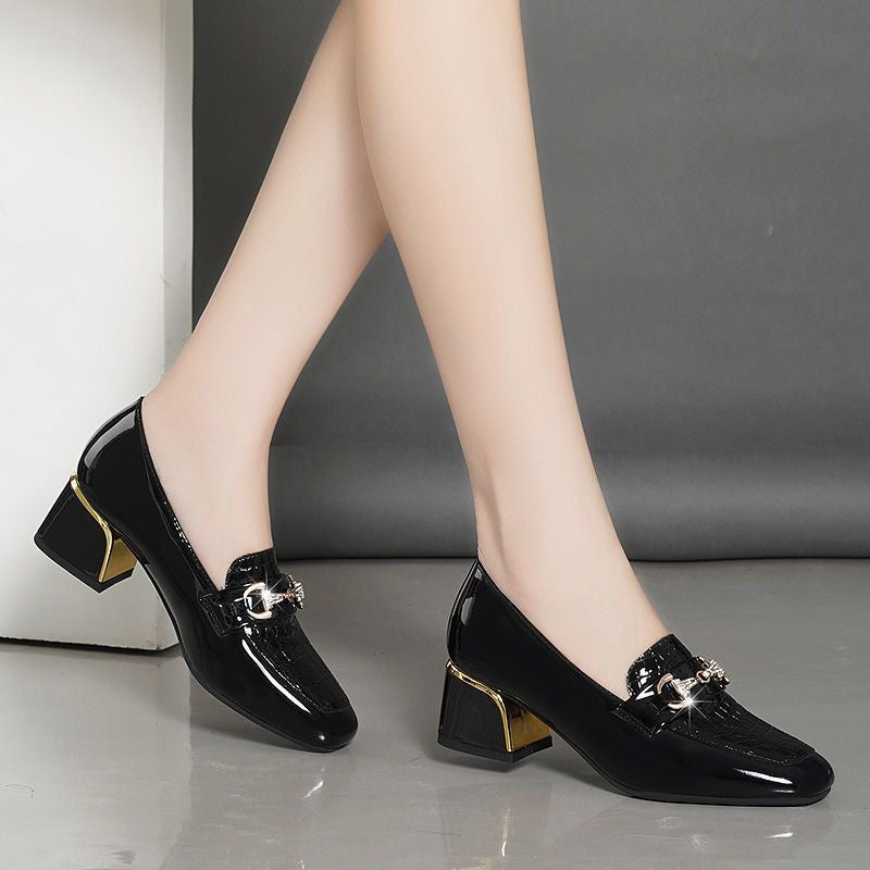 2023-as új női középsarkú bőrcipők