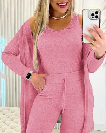 Nagy értékű női háromrészes szett (felső + nadrág + kabát).