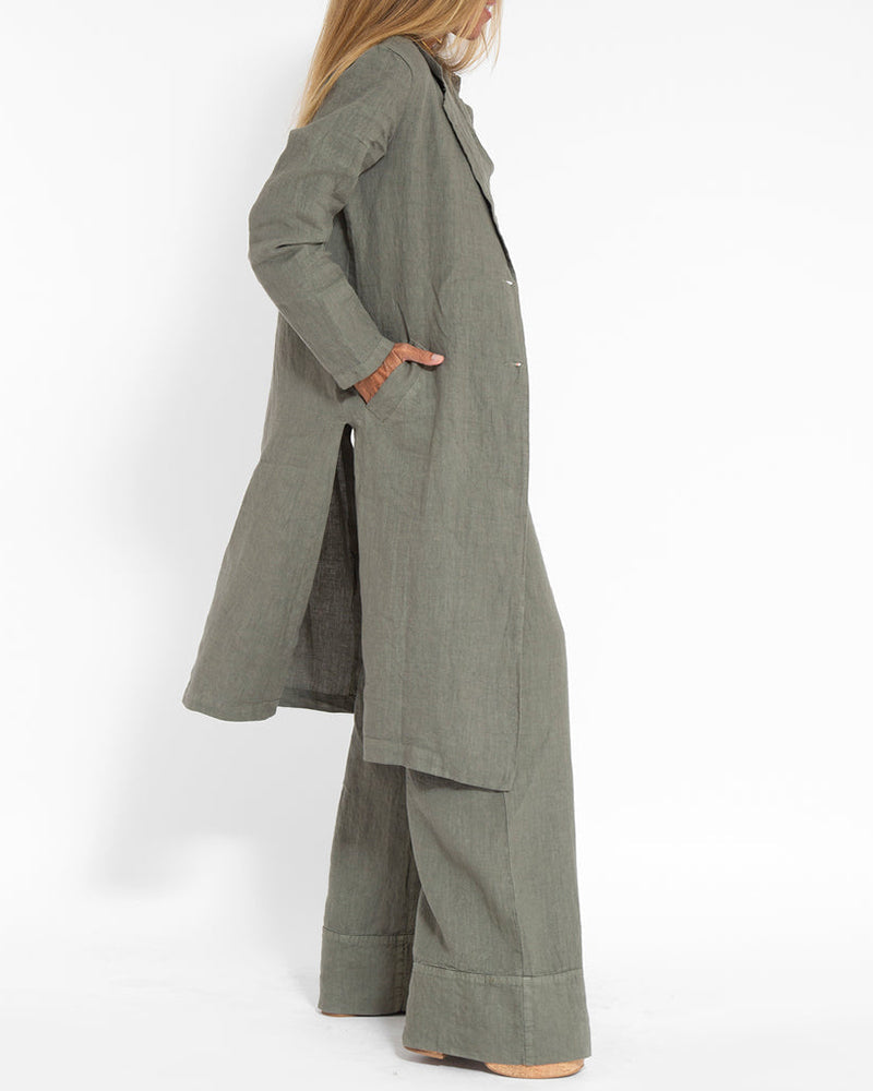 Alkalmi karcsúsított, hosszú gallérú kabát füles zsebekkel